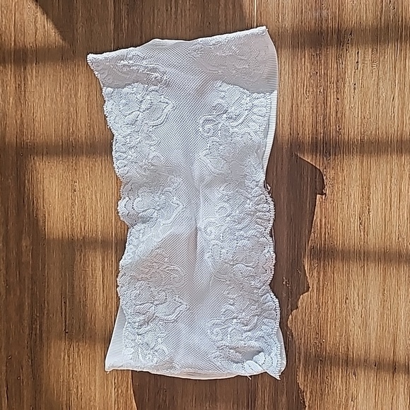 White bralet w/ padding and lace - Picture 2 of 2